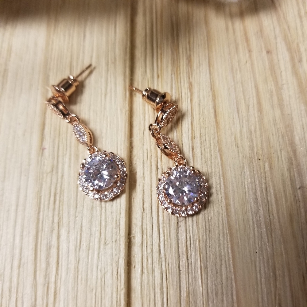 Insanely Gorgeous!! ROSE GOLD CZ Dangle earrings - Picture 3 of 8
